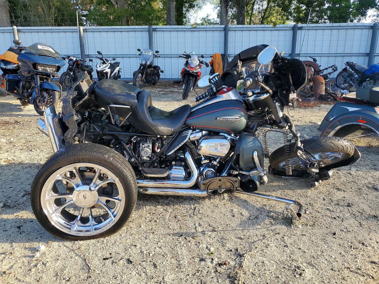 Salvage Harley-Davidson Fl Image