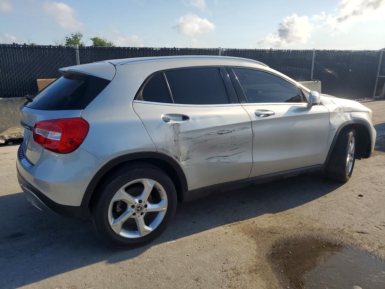 Mercedes-Benz GLA 250