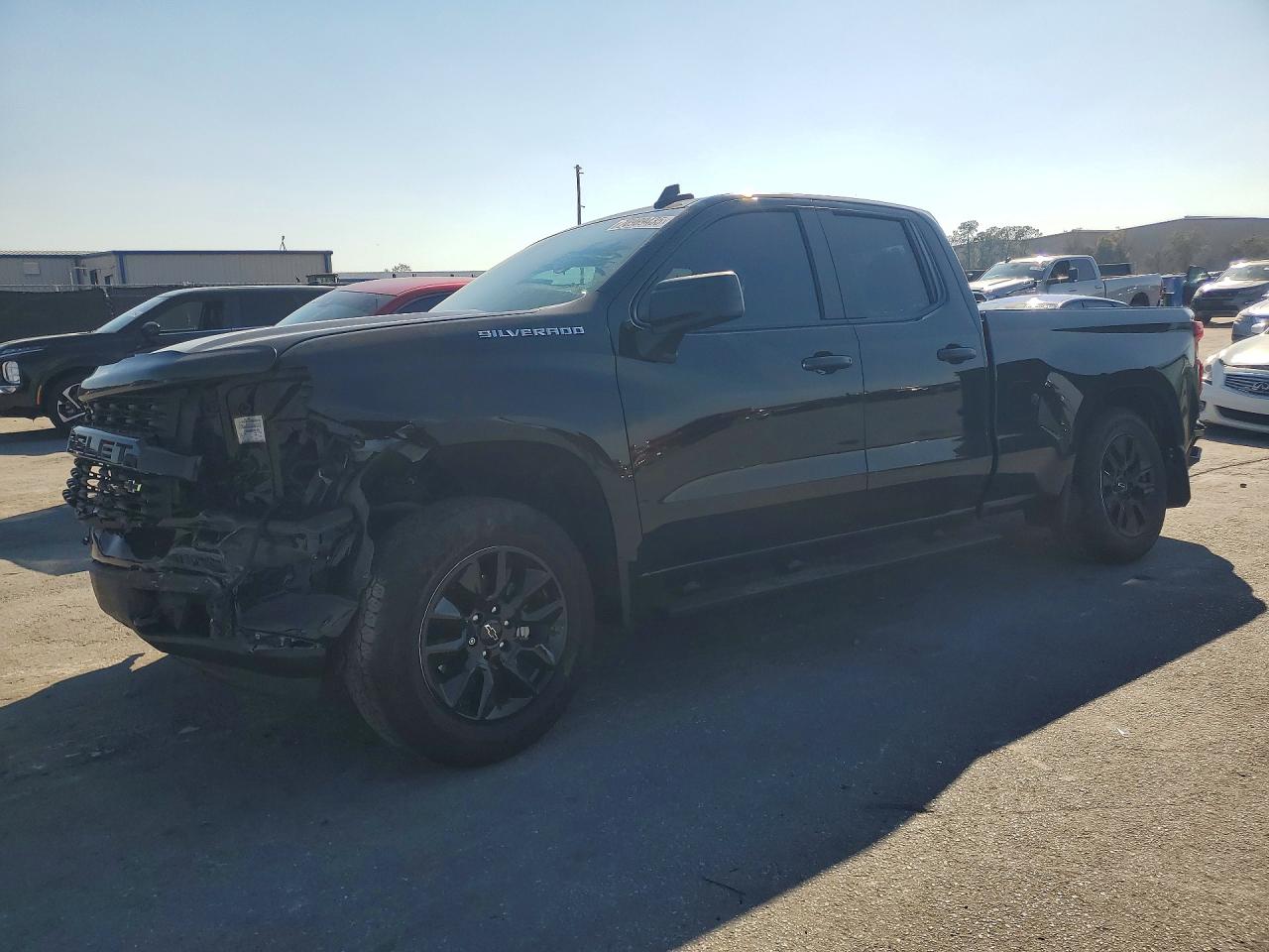Salvage Chevrolet Silverado Image