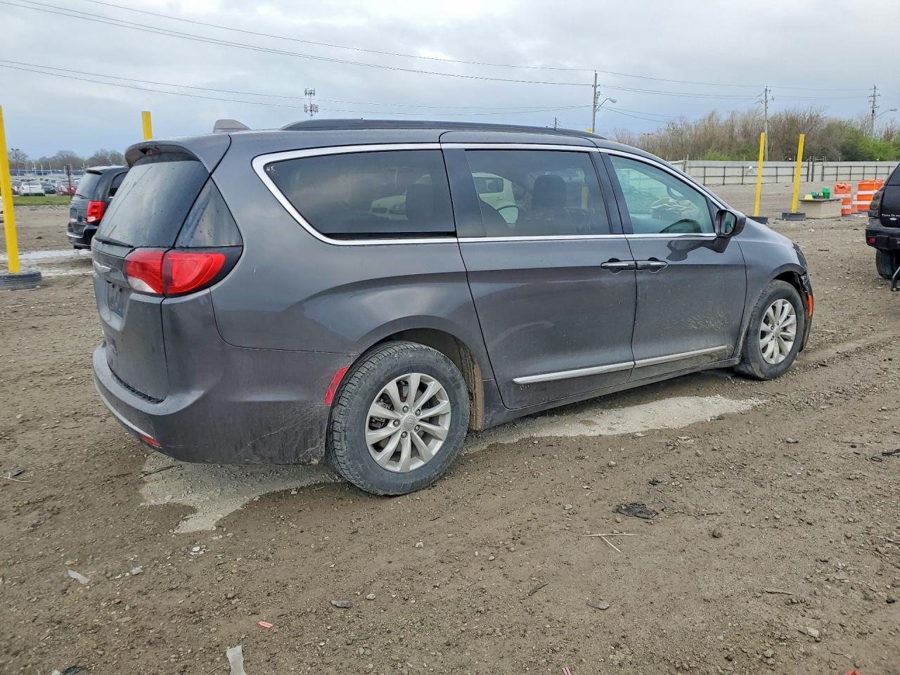 Chrysler Pacifica Touring L