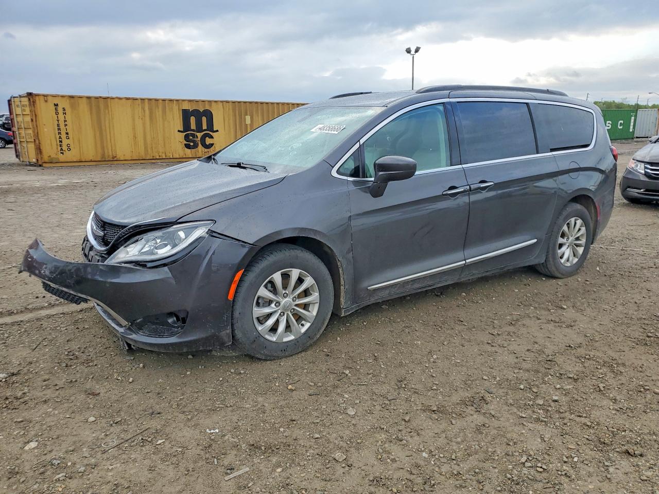 Salvage Chrysler Pacifica Image