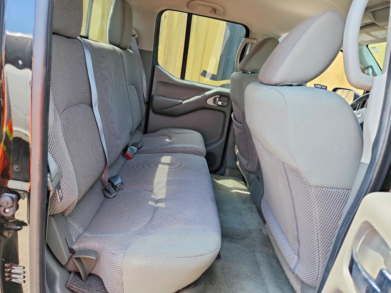 Nissan Frontier Sv