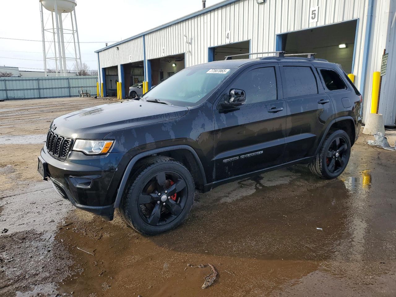 Salvage Jeep Grand Cherokee Image