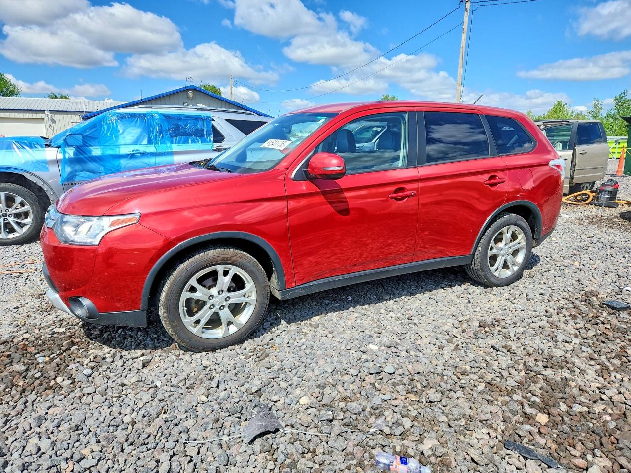 Salvage Mitsubishi Outlander Image