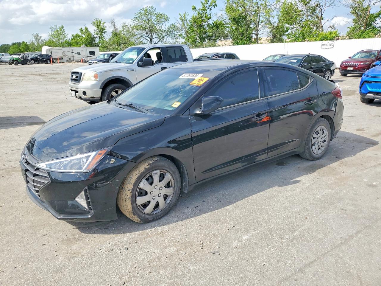 Salvage Hyundai ELANTRA Image