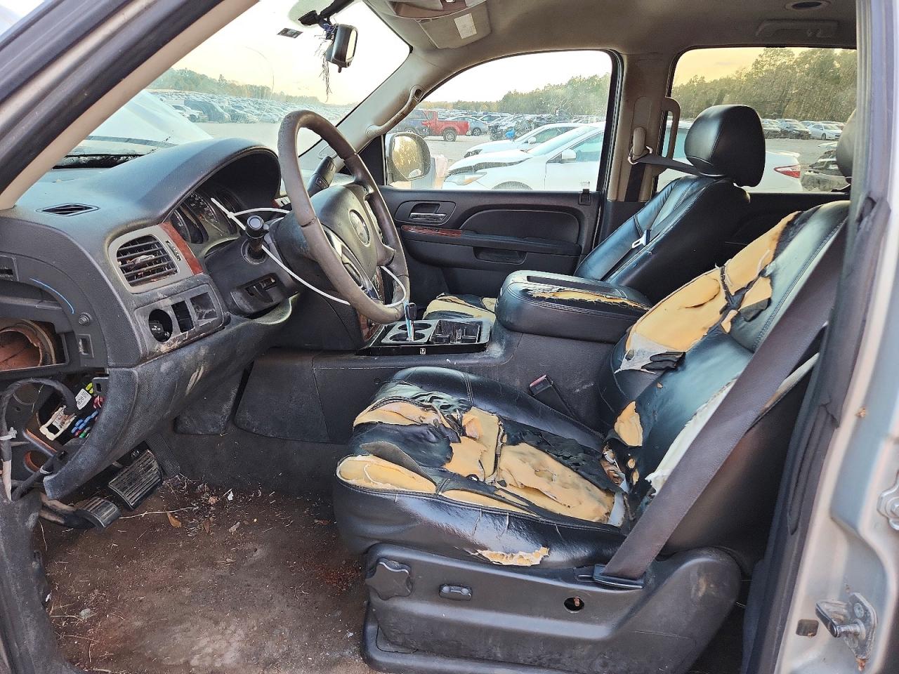 Chevrolet Suburban C1500 Lt