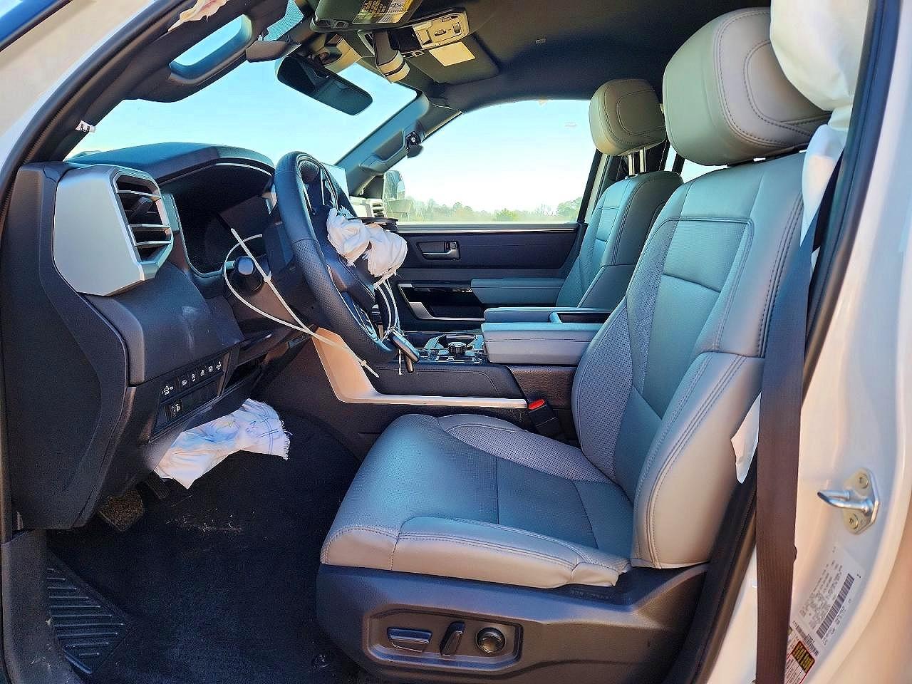 Toyota Tundra Limited V8