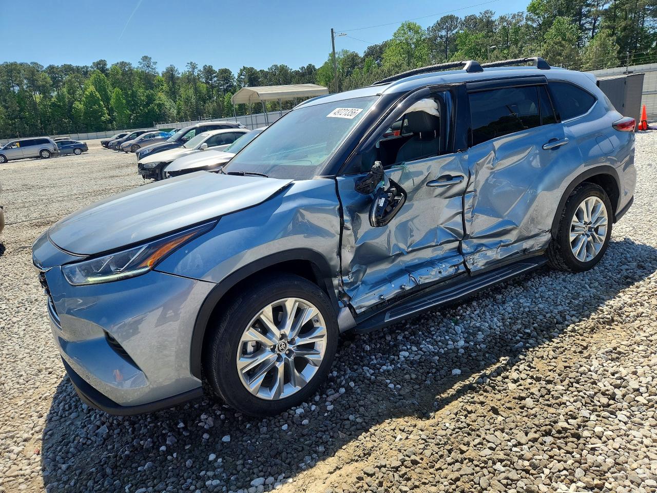 Salvage Toyota Highlander Image