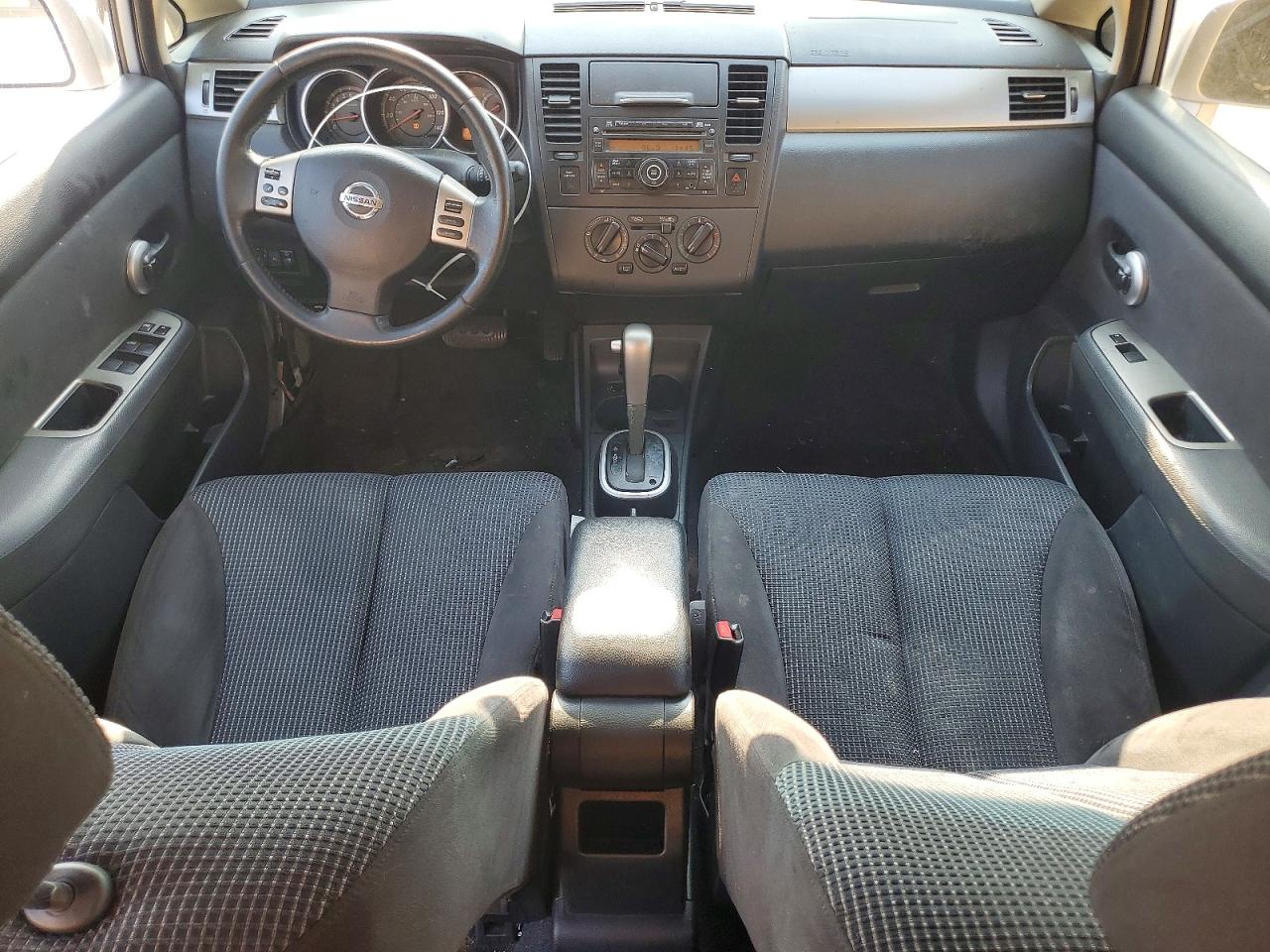 Nissan Versa 1.8 S
