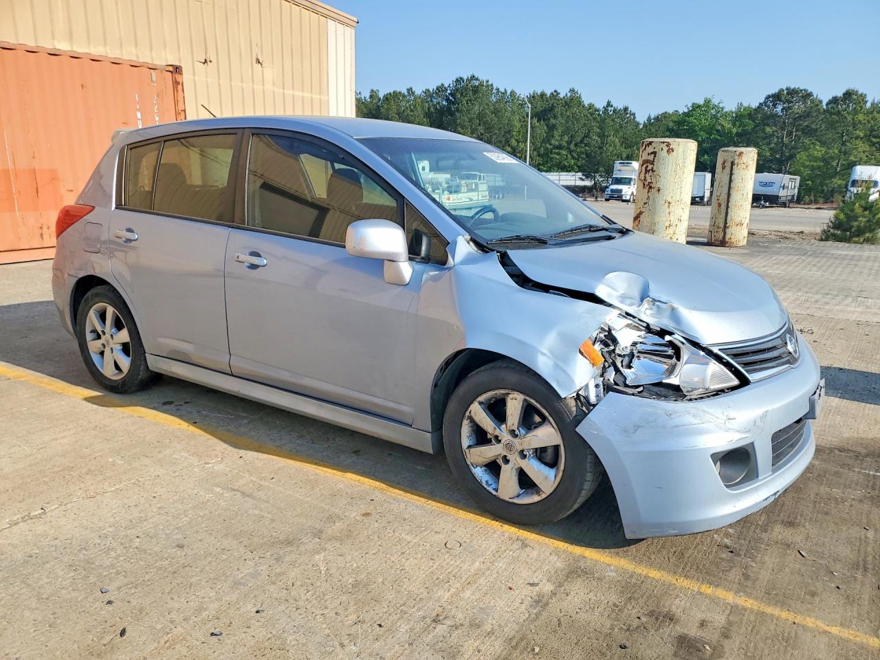 Nissan Versa 1.8 S