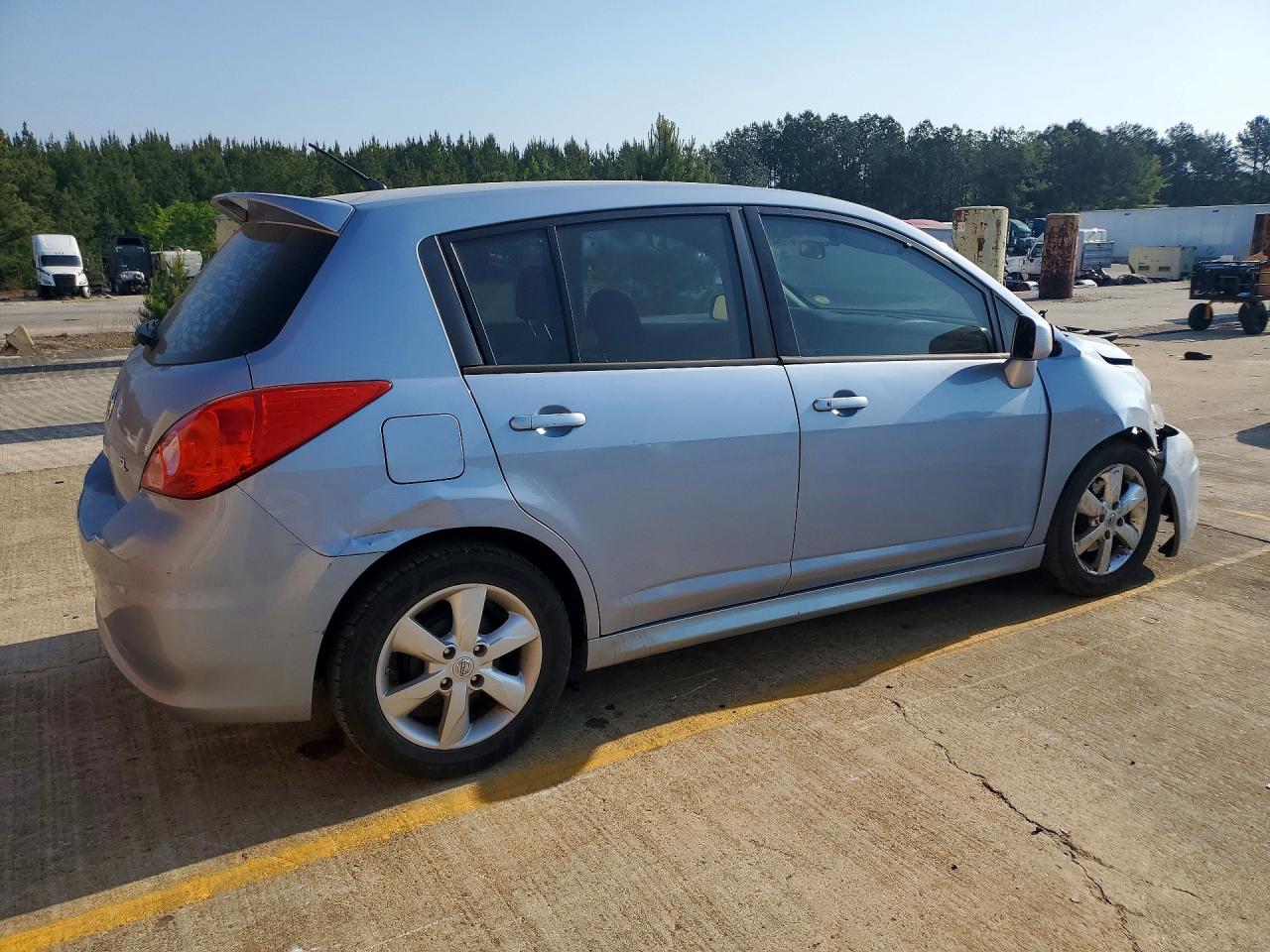 Nissan Versa 1.8 S