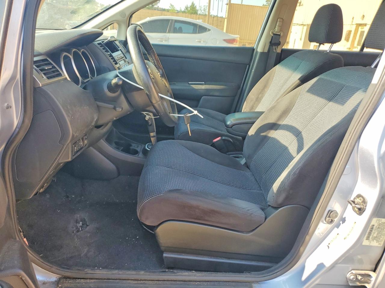 Nissan Versa 1.8 S