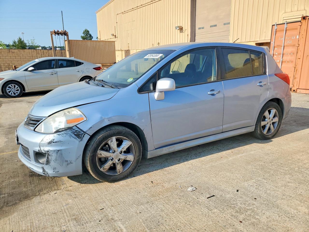 Salvage Nissan Versa Image