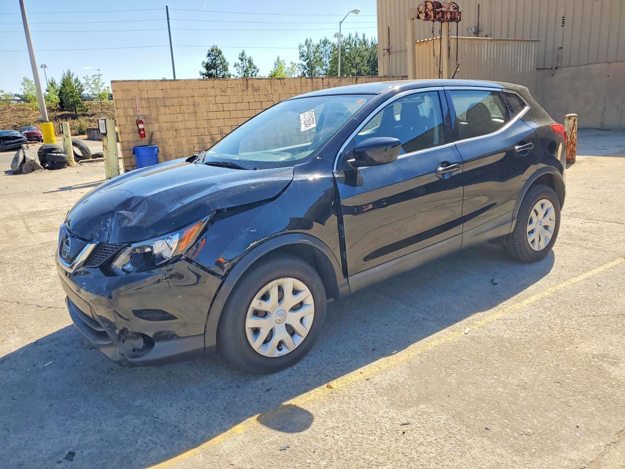 Salvage Nissan Rogue Image