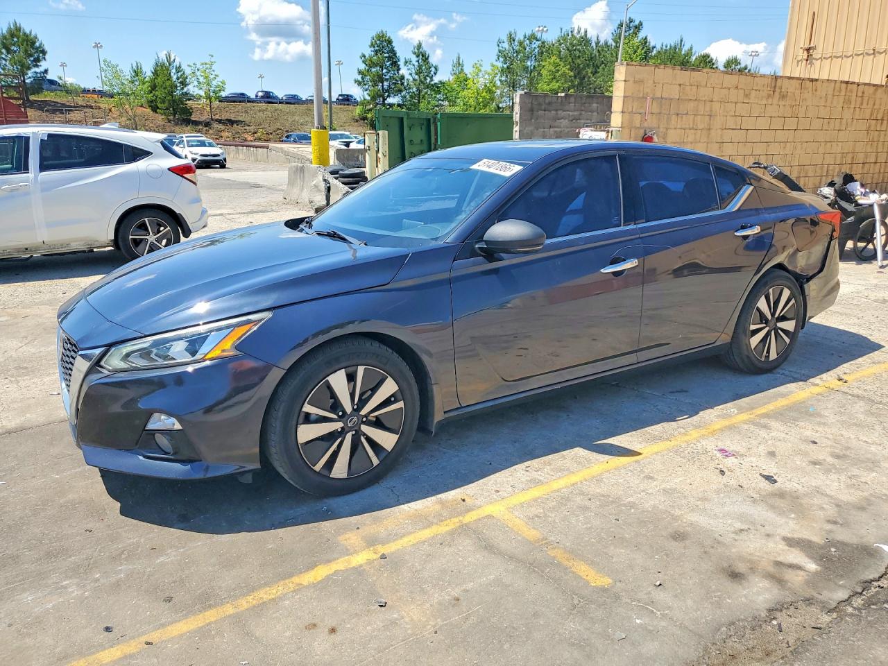 Salvage Nissan Altima Image