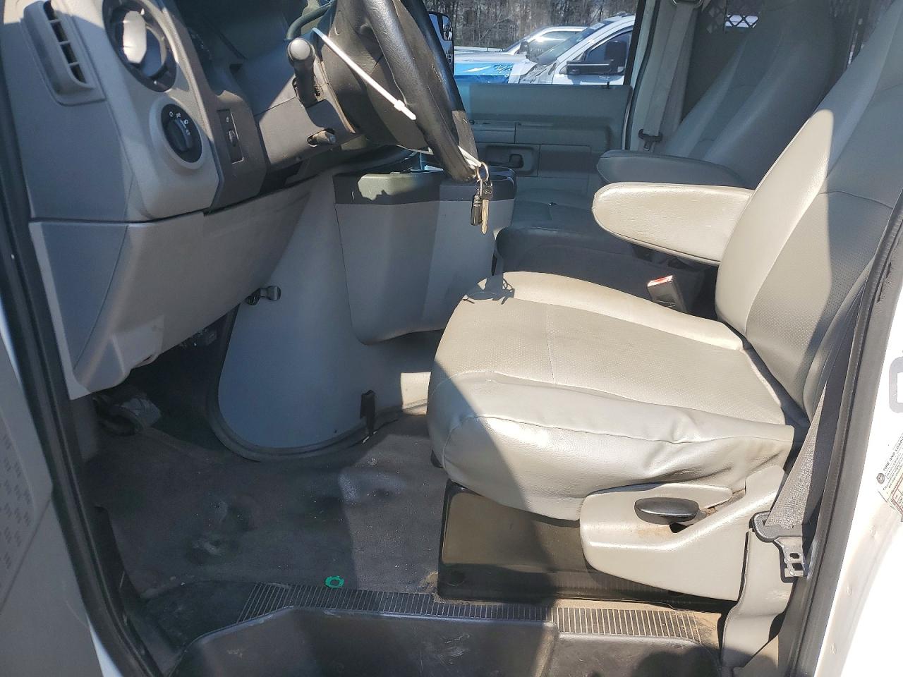 Ford Econoline E250 Van