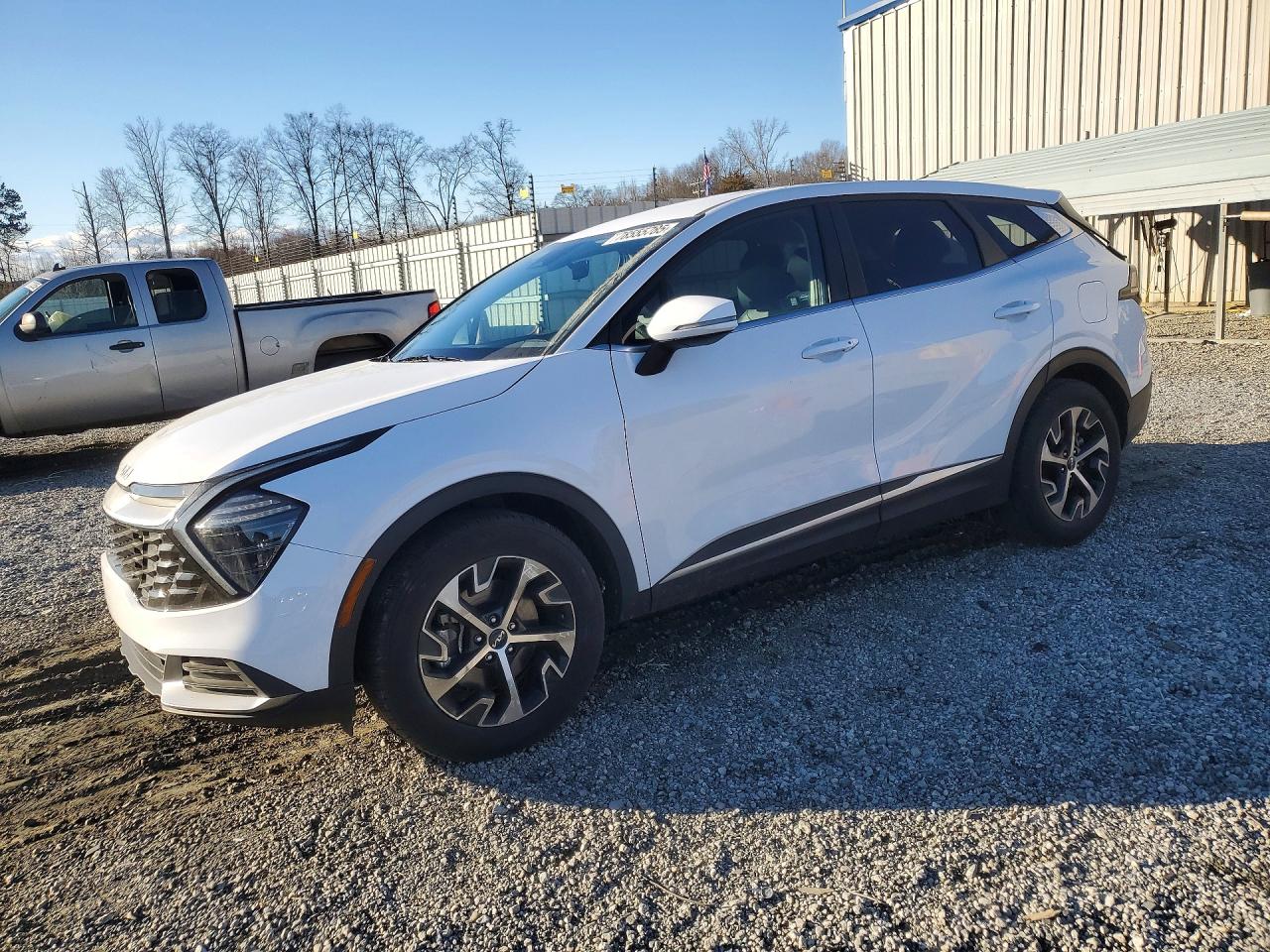 Salvage Kia Sportage Image