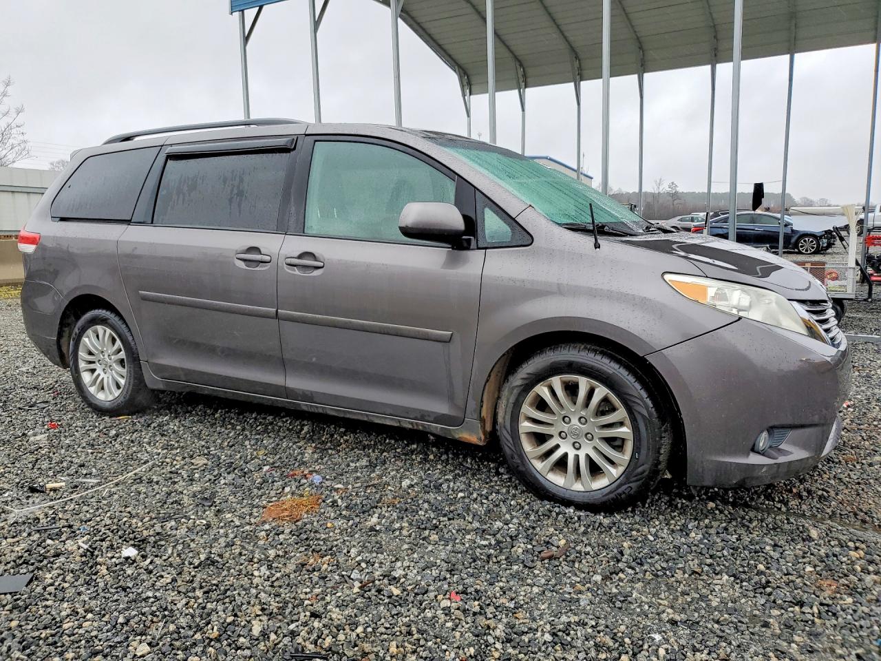 Toyota Sienna Xle 8-passenger