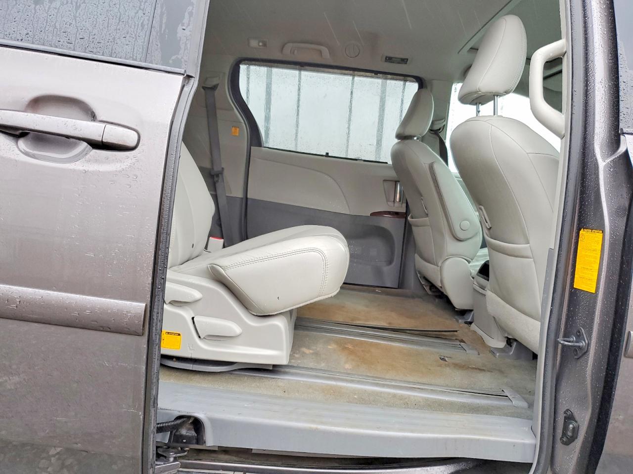 Toyota Sienna Xle 8-passenger