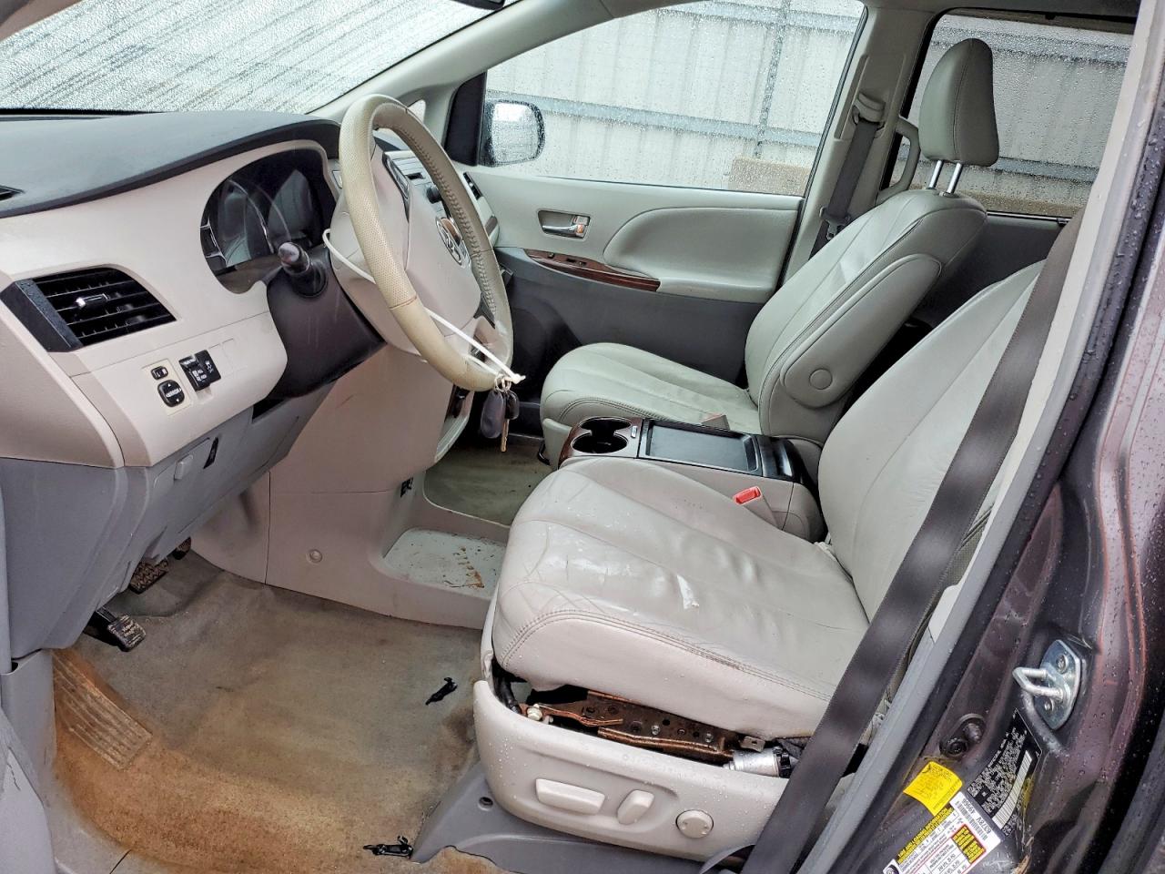 Toyota Sienna Xle 8-passenger