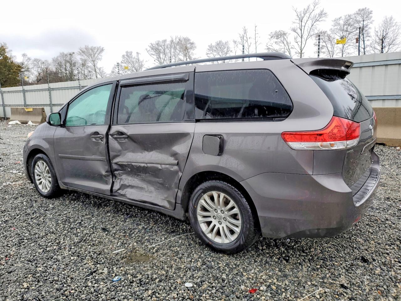 Toyota Sienna Xle 8-passenger