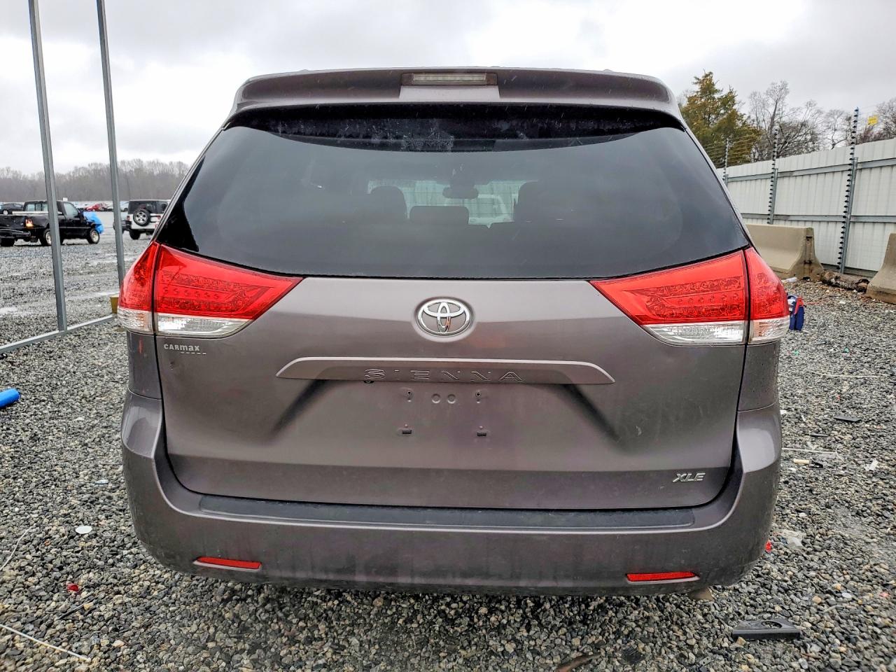 Toyota Sienna Xle 8-passenger
