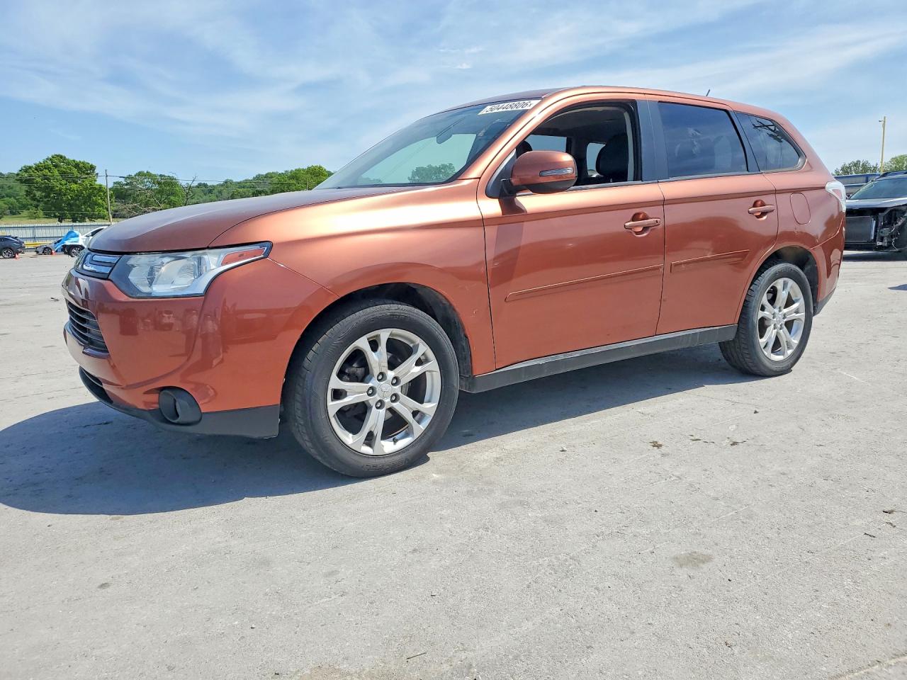 Salvage Mitsubishi Outlander Image