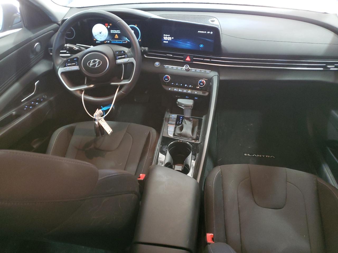 Hyundai ELANTRA Sel