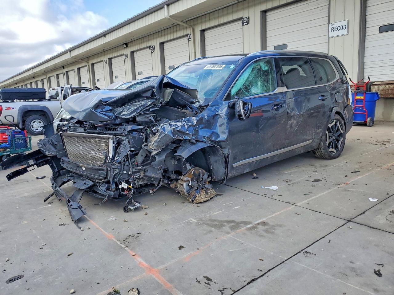 Salvage Kia Telluride Image