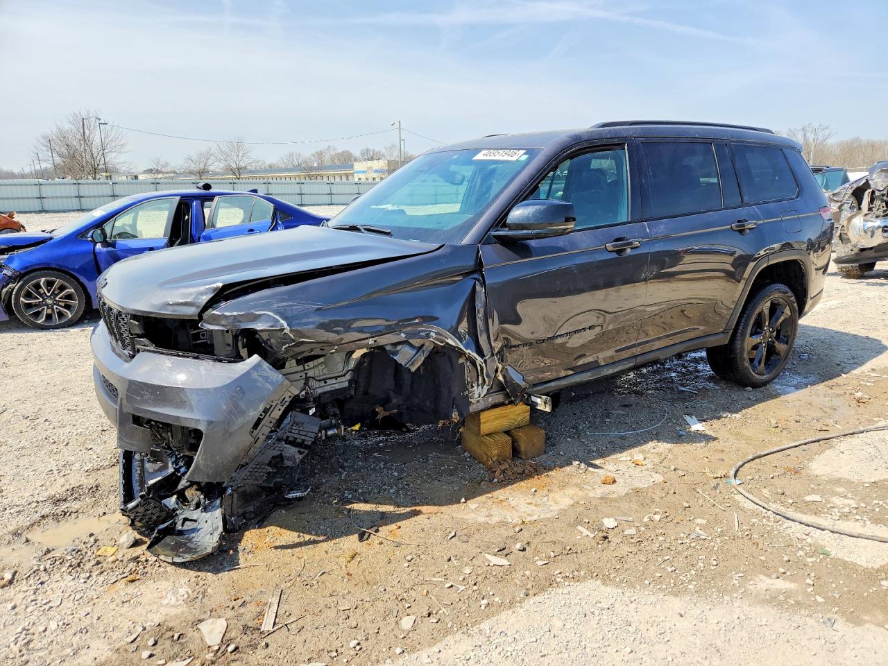 Salvage Jeep Cherokee Image