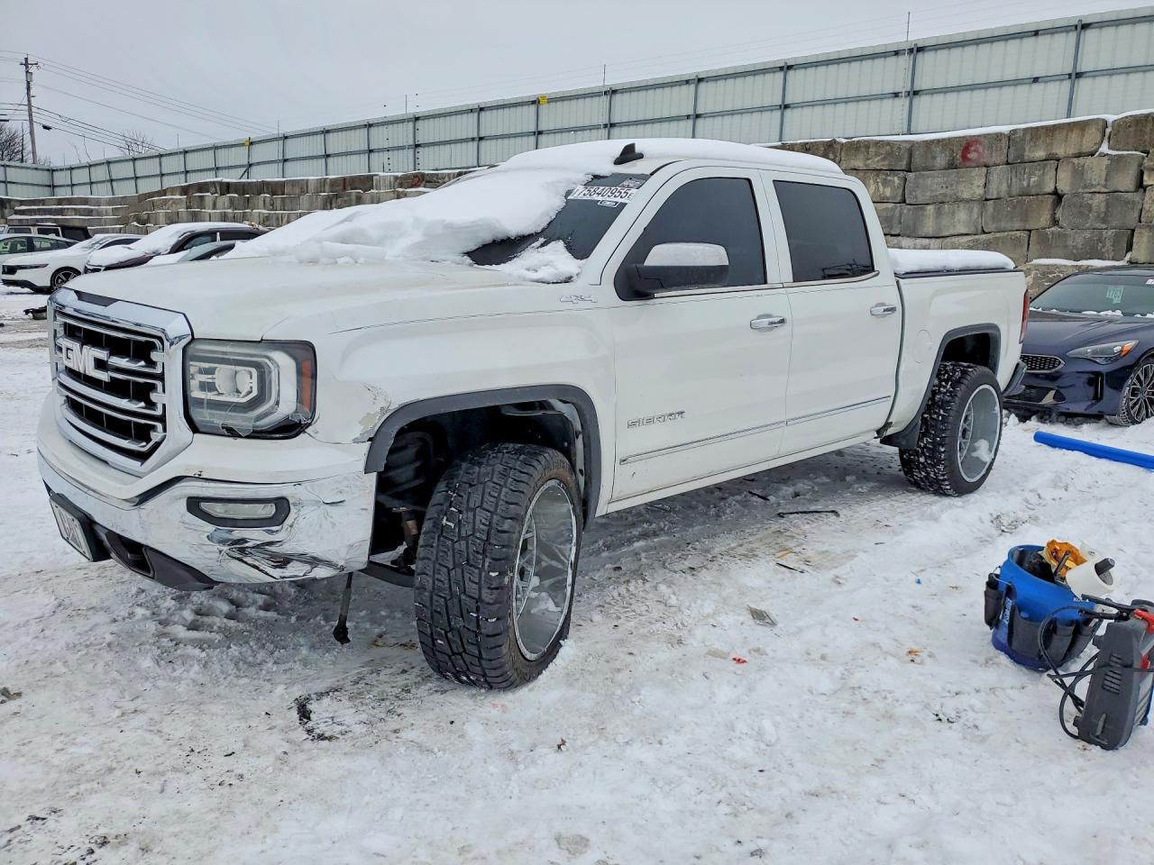 Salvage GMC Sierra Image