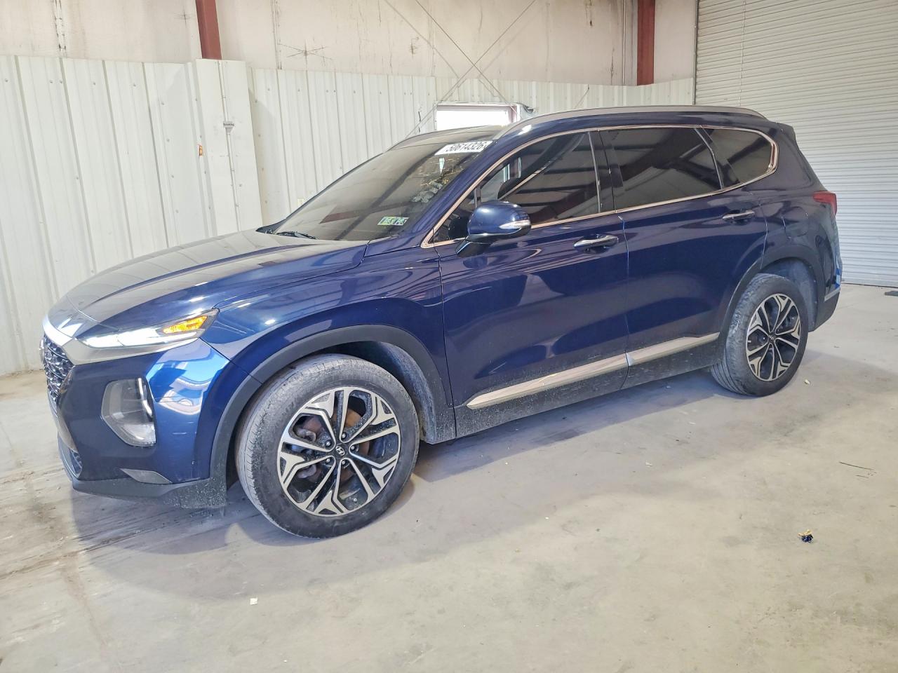 Salvage Hyundai SANTA FE Image