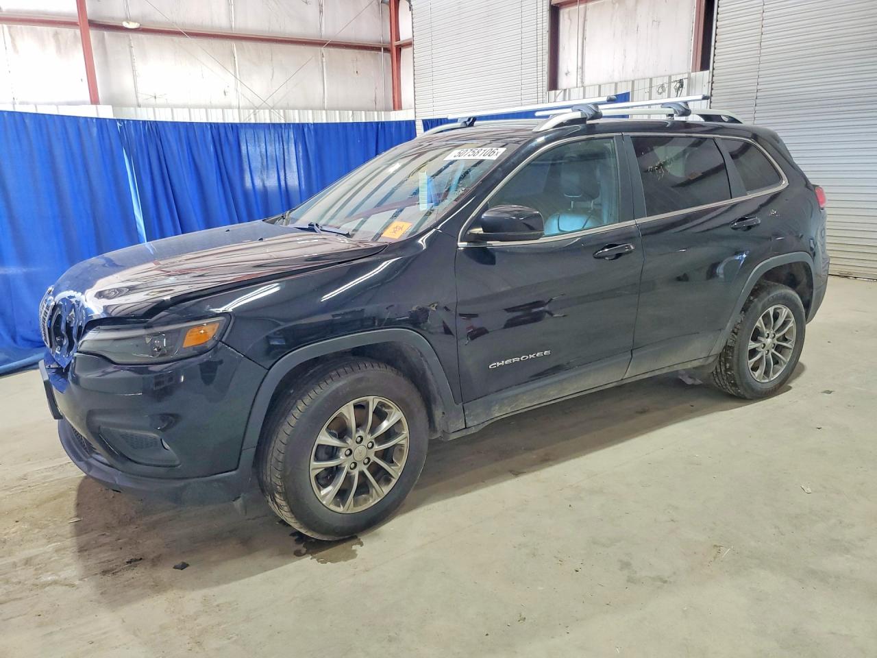 Salvage Jeep Grand Cherokee Image
