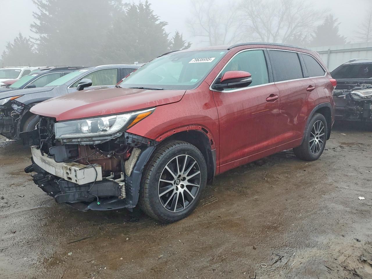 Salvage Toyota Highlander Image