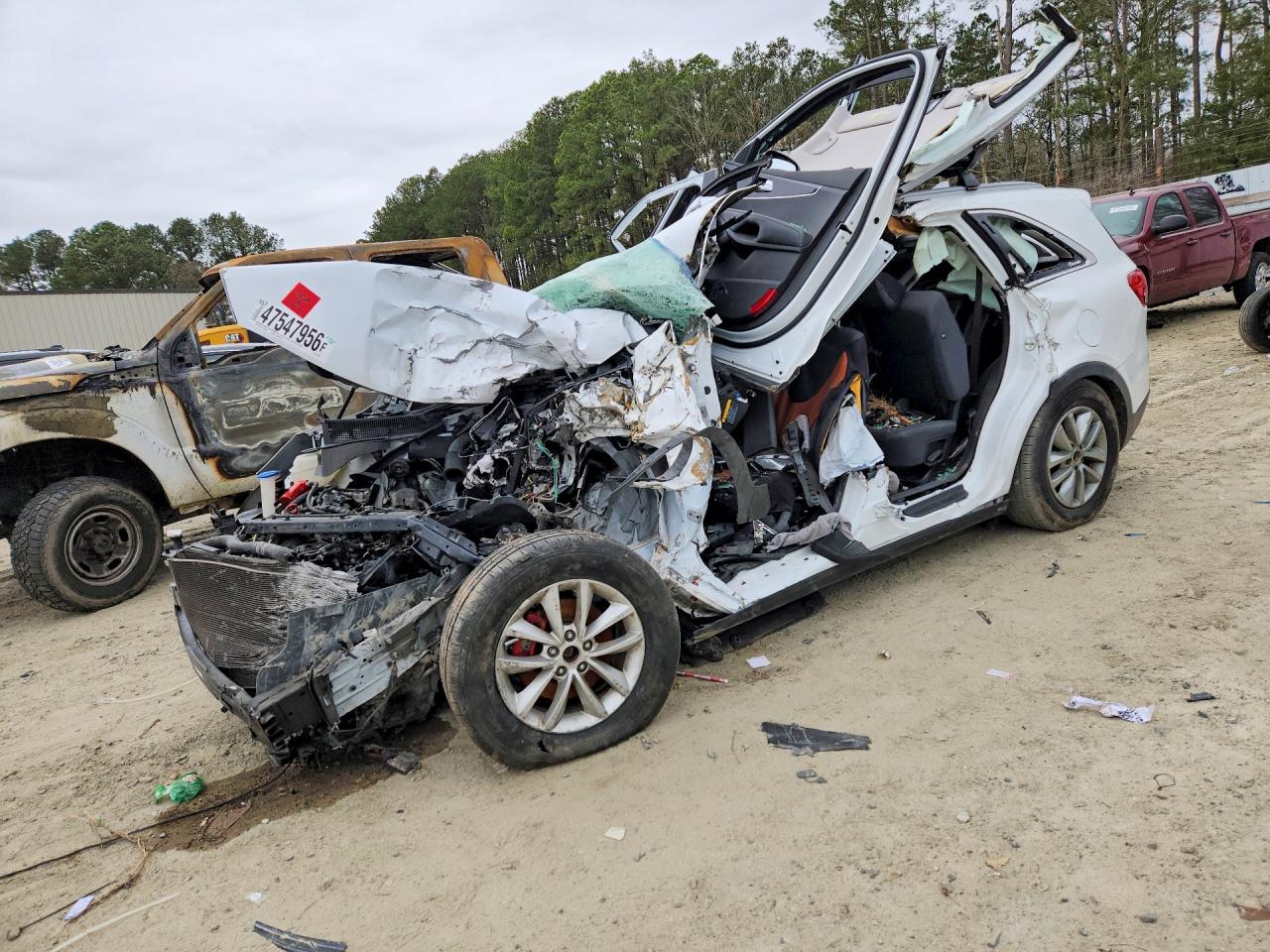 Salvage Kia Sorento Image