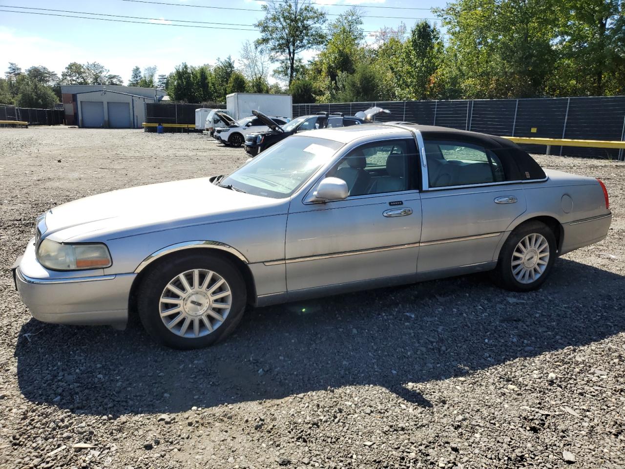 Salvage Lincoln Towncar Image