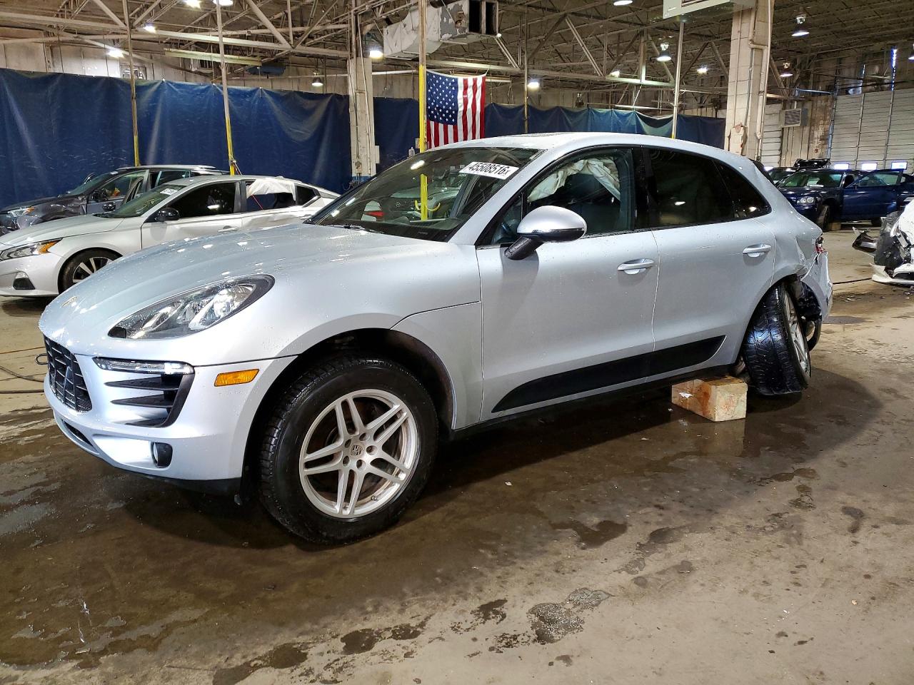 Salvage Porsche Macan Image