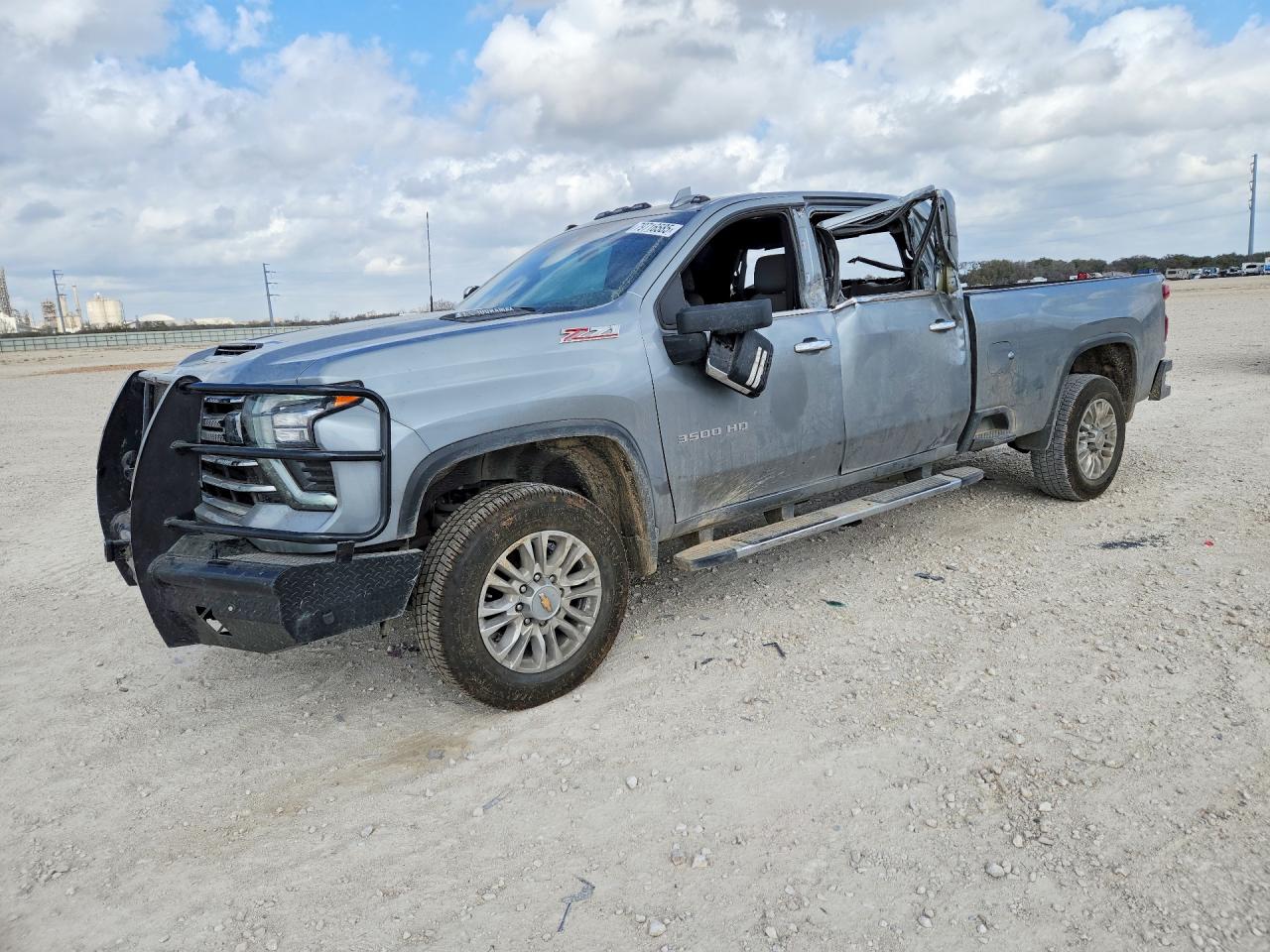 Salvage Chevrolet Silverado Image