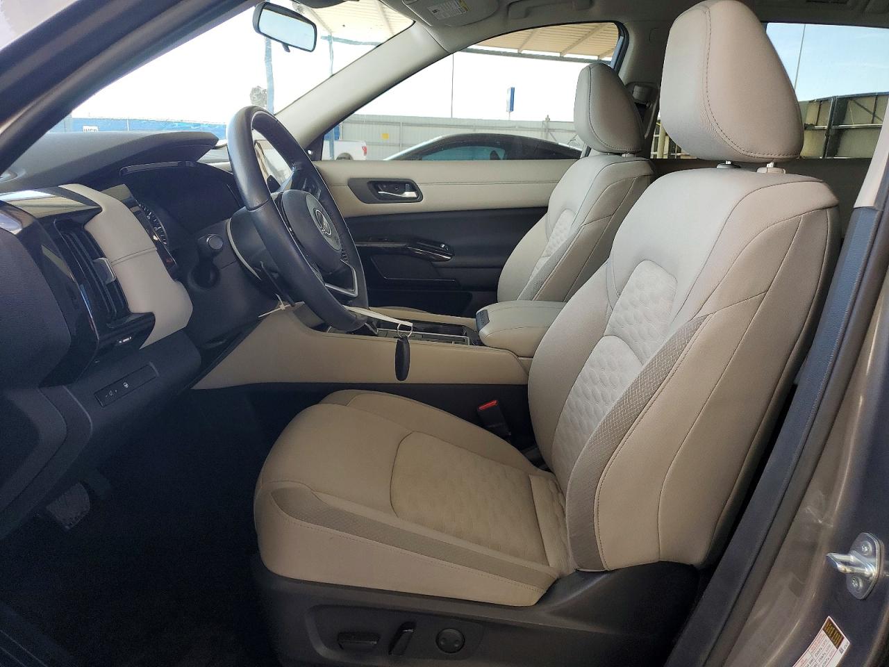 Nissan Pathfinder Sv