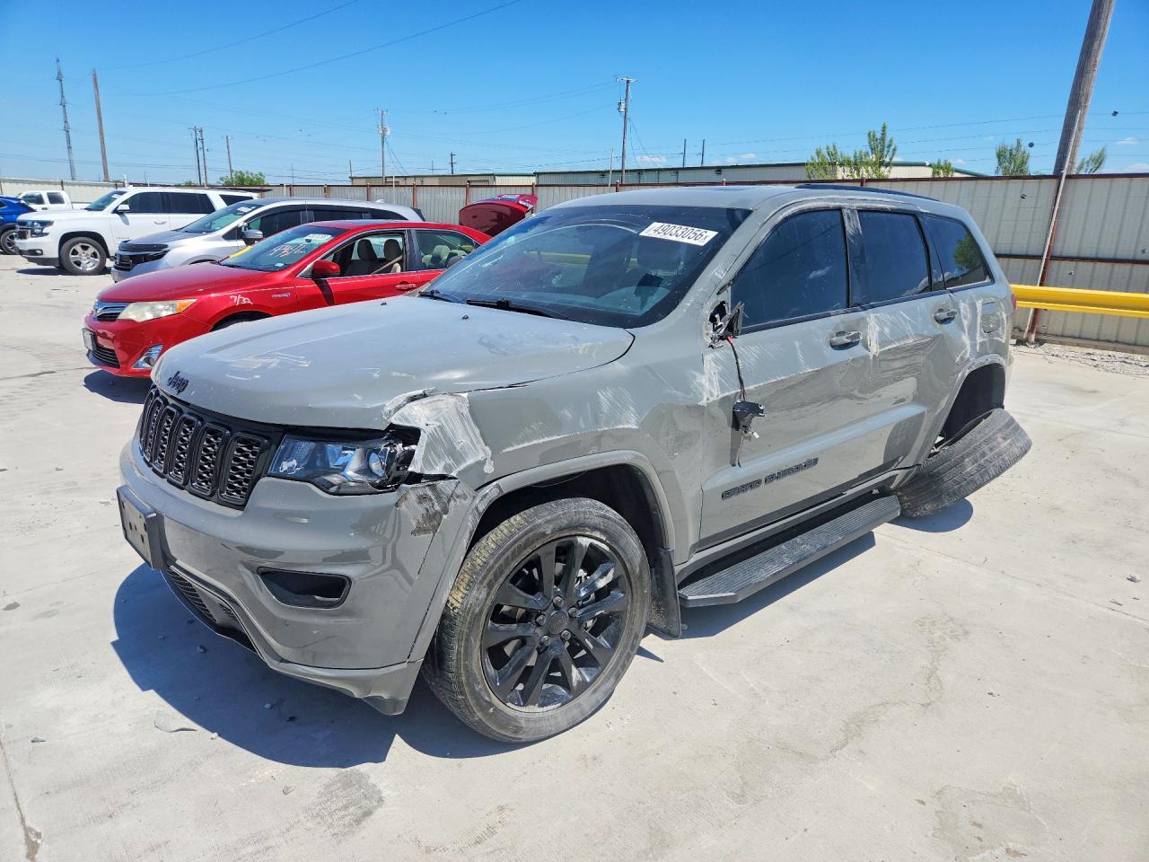 Salvage Jeep Cherokee Image