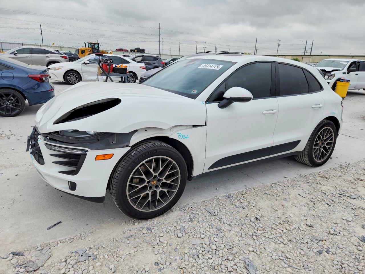 Salvage Porsche Macan Image