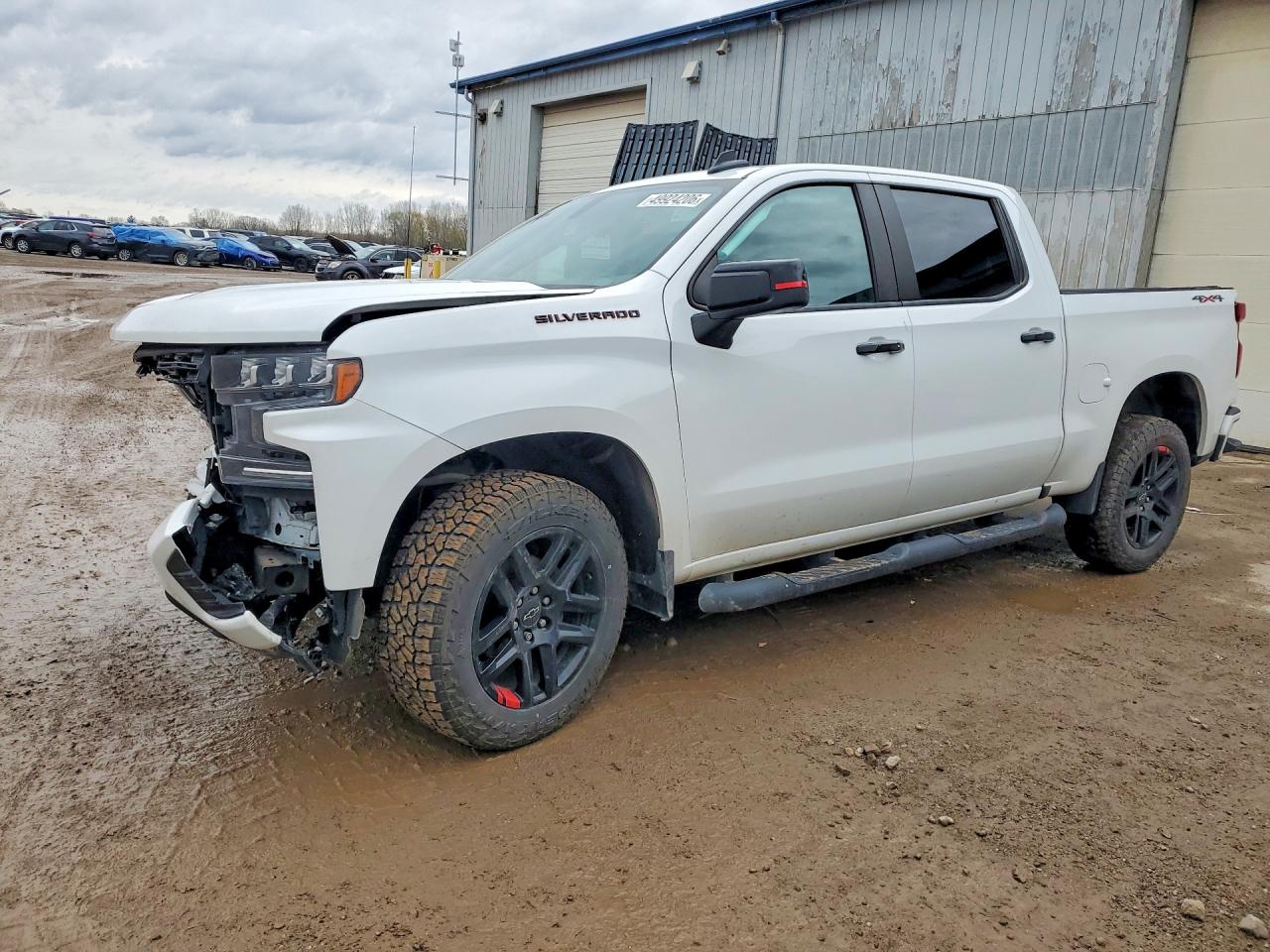 Salvage Chevrolet Silverado Image