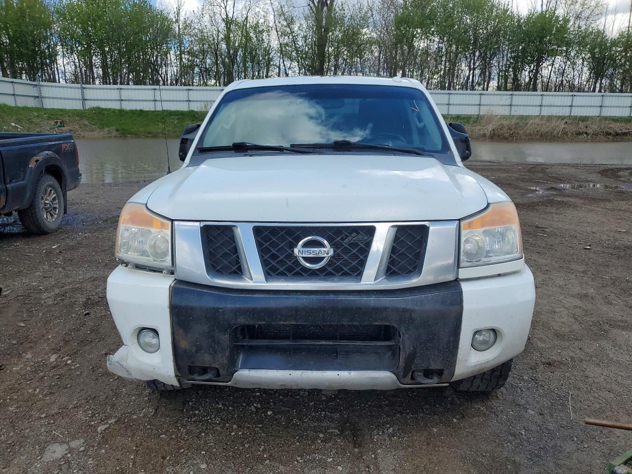 Nissan Titan Sv