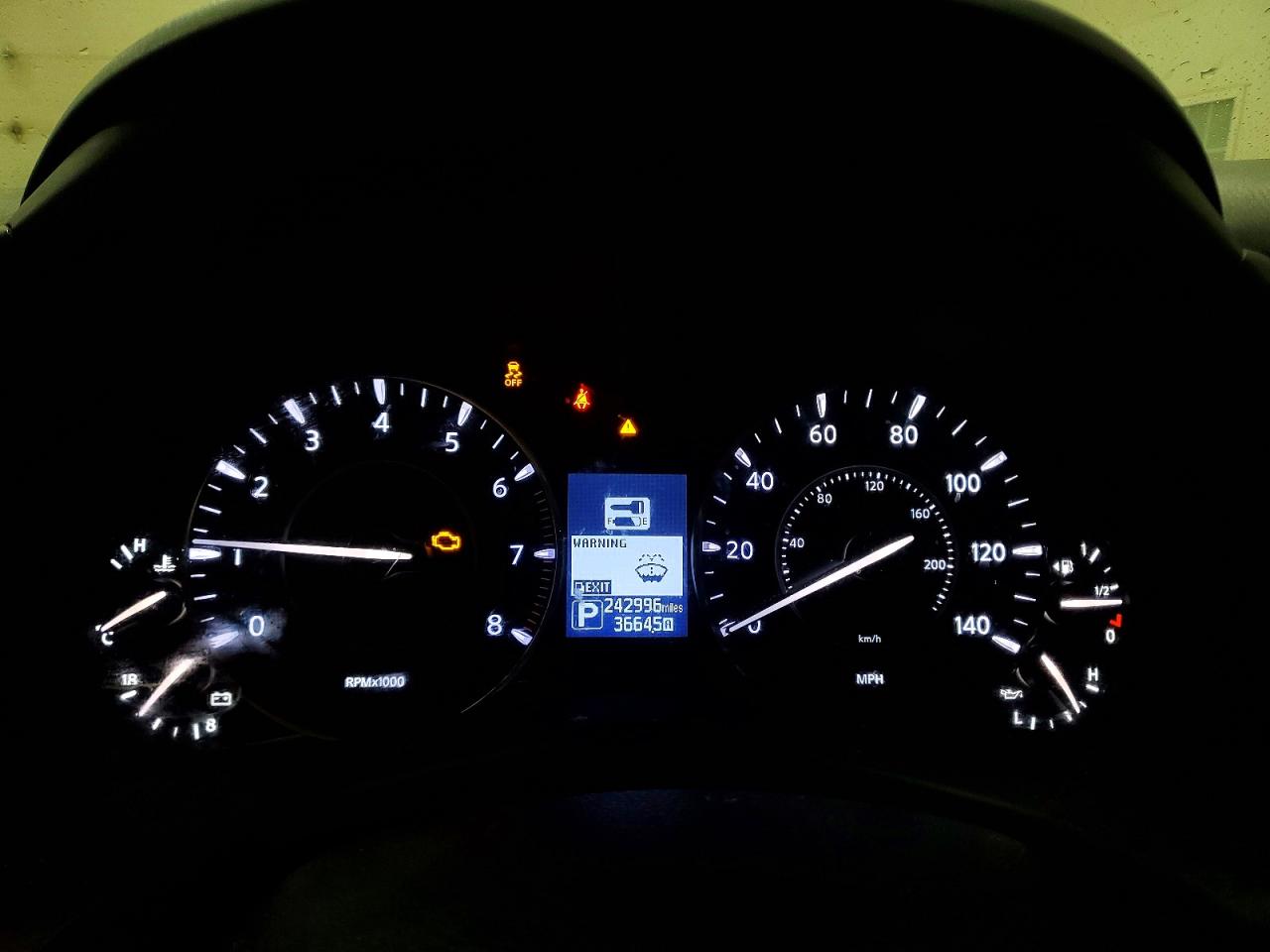 Nissan Armada Sv