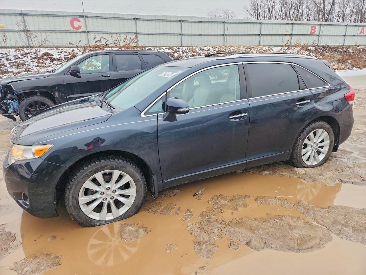 Salvage Toyota Venza Image