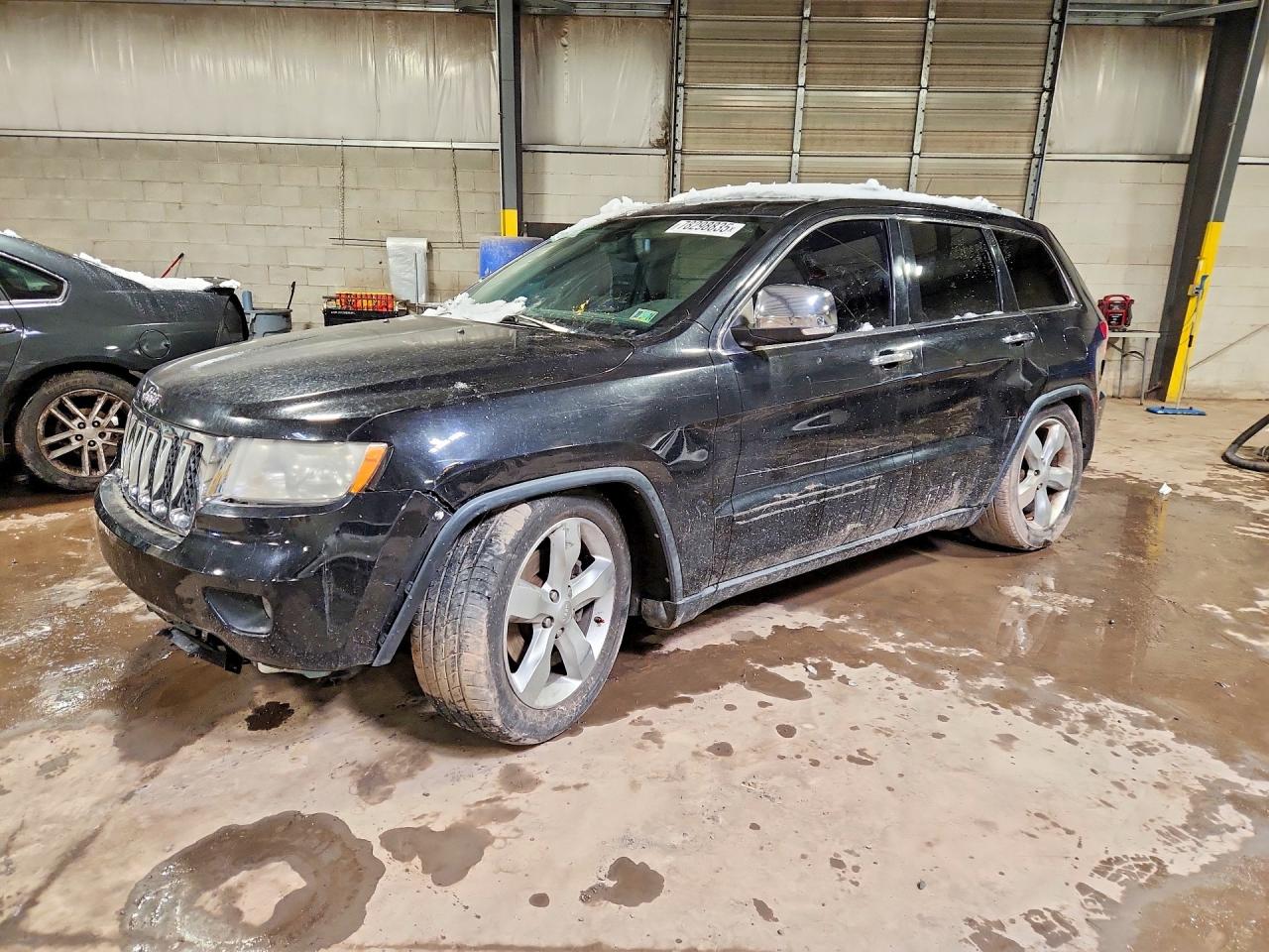 Salvage Jeep Grand Cherokee Image