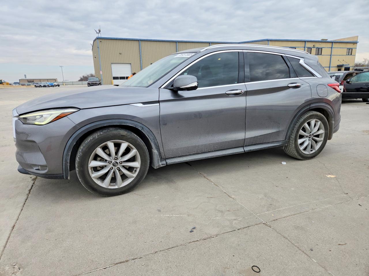 Salvage INFINITI Qx Image