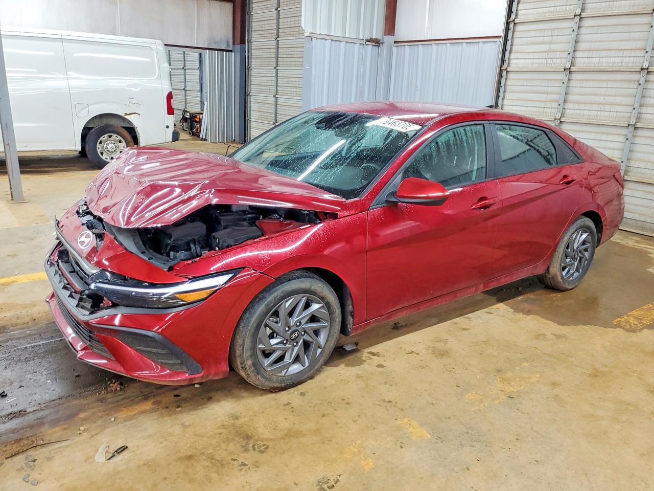 Salvage Hyundai ELANTRA Image