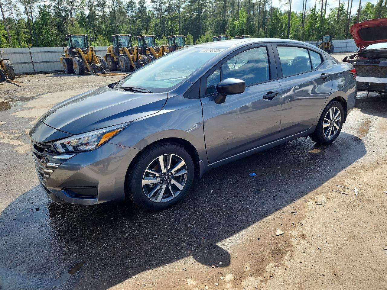 Salvage Nissan Versa Image