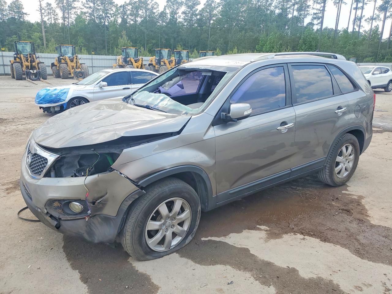 Salvage Kia Sorento Image
